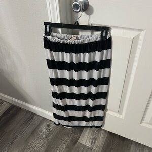 Zadies B’s Wide Black and White Stripe Skirt